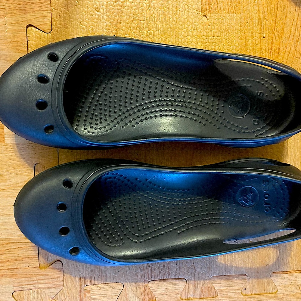 Crocs Kadee Ballet Flats - worn one - size 6 Womens